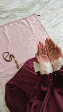 Load image into Gallery viewer, Izhar Blush Luxury Prayer Mat